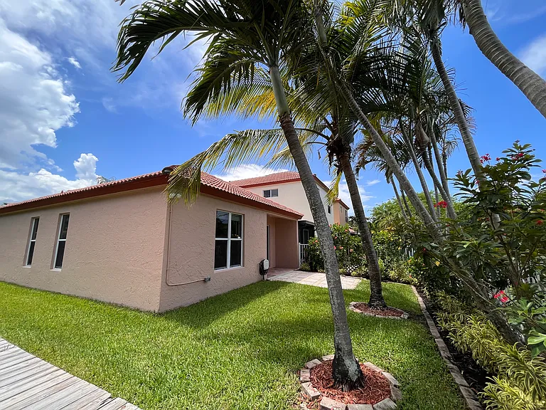 1107 Via Jardin Palm — Photo 13
