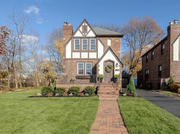 1 Olive Place, Lynbrook, NY 11563