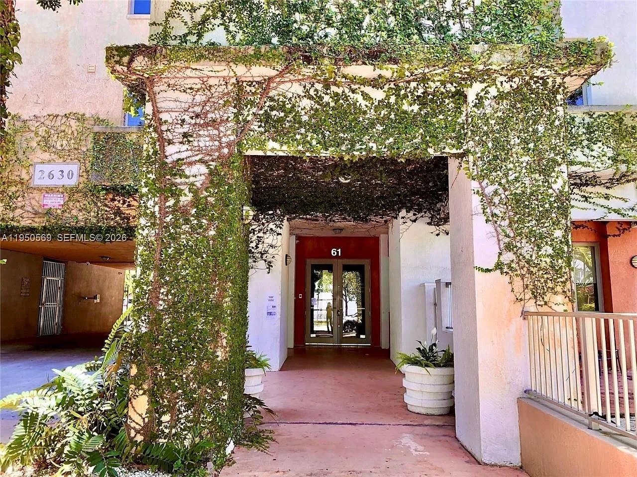 1 bed, 1.0 bath, 652 sqft, $2,400 — Photo 1