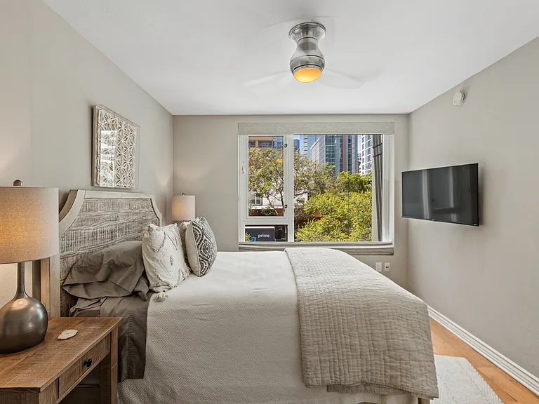 300 W Beech St #3 — Photo 13