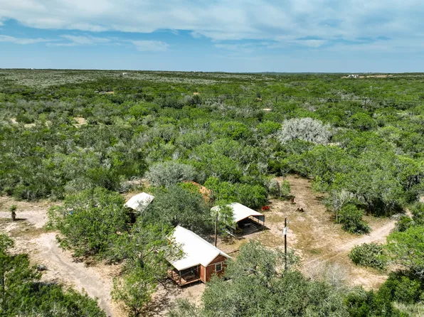 128 Salyer Rd, George West, TX 78022