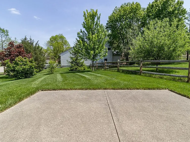 7892 Golden Meadow Dr — Photo 31