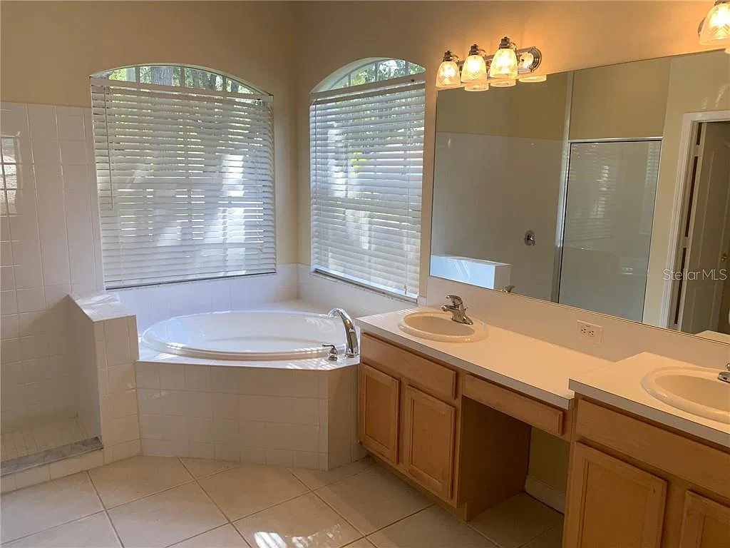 4 bed, 3.0 bath, 2300 sqft, $2,595 — Photo 4