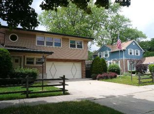 2200 W Oakton St APT 2, Park Ridge, IL 60068