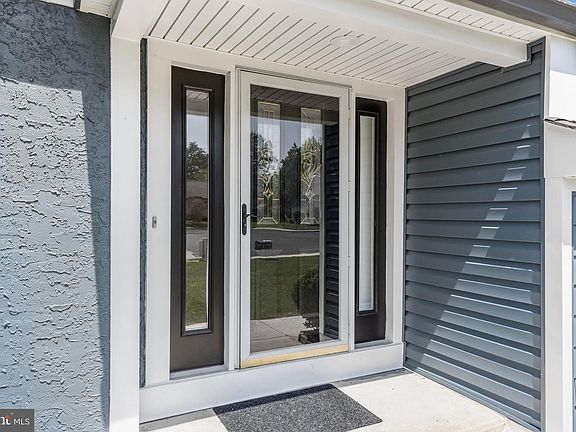 4th image of 20 Rose Ct