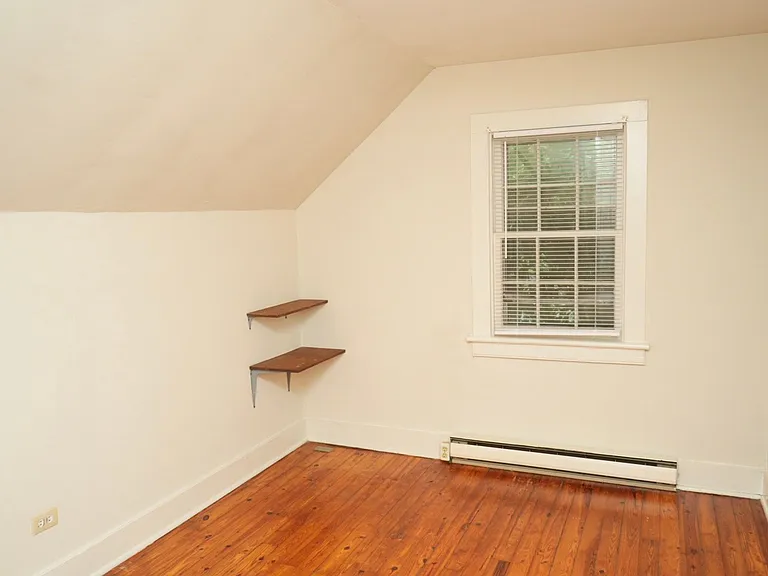 109 Piedmont Ave N — Photo 11
