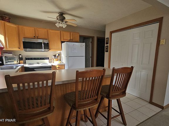 4th image of 578 Maxatawny Dr