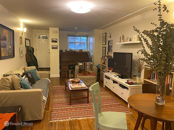 4th image of 439A Waverly Ave #1