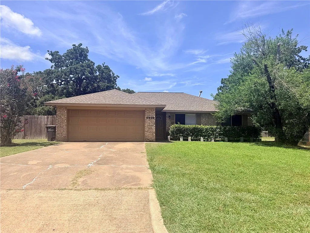 3 bed, 1206 sqft, $1,800 — Photo 1