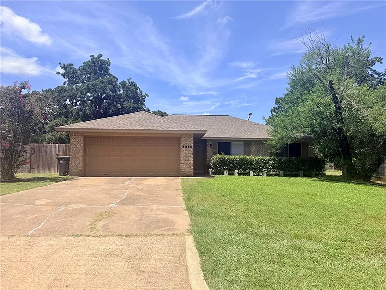3010 Normand Dr — Photo 1
