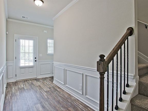 2nd image of 5034 Pioneer Pkwy