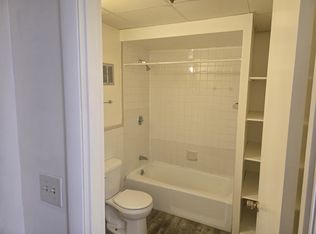 90 Sutton St APT 6B, North Andover, MA 01845