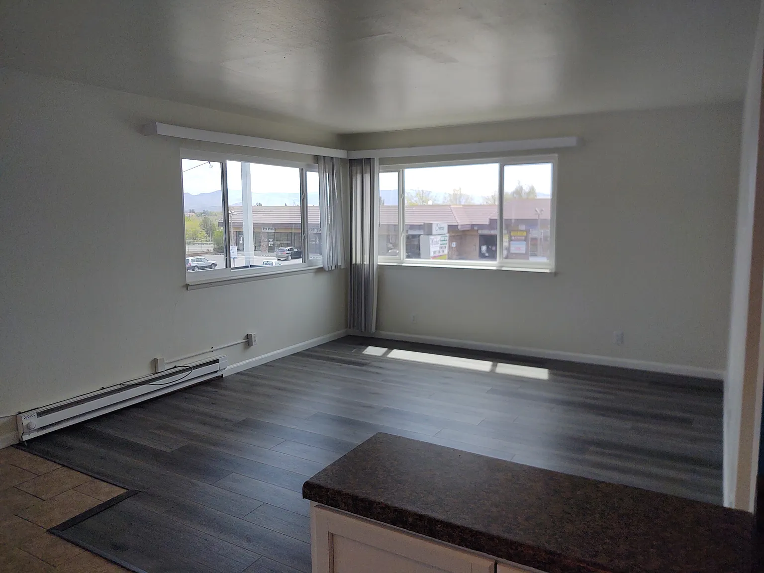 1 bed, 1.0 bath, 700 sqft, $1,150 — Photo 2