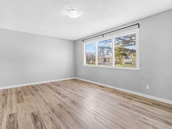 5th image of 183 NW Penbrooke Close SE