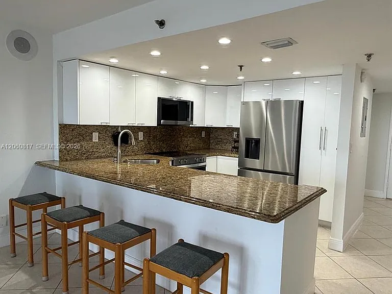 2625 Collins Ave #810 — Photo 14