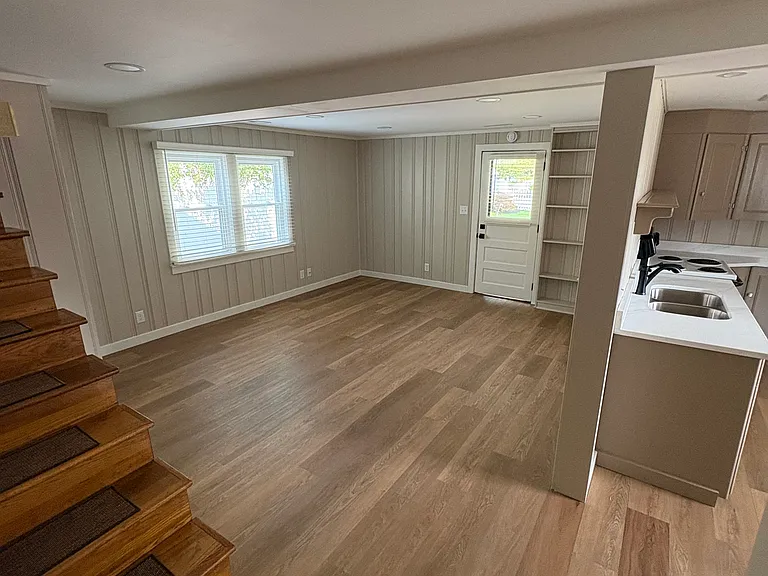 210 E High St — Photo 8