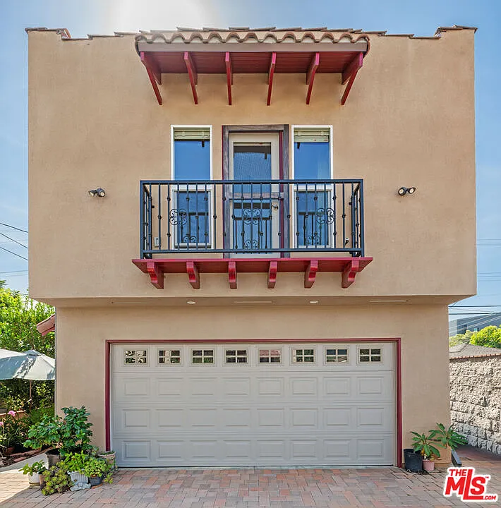 1 bed, 1.0 bath, $3,300 — Photo 1