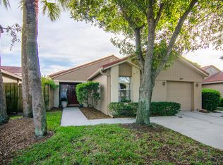 499 Saint Tropez Cir NE, Saint Petersburg, FL 33703