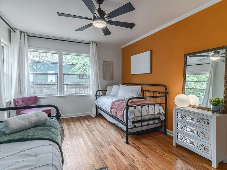 6004 Woodview Ave — Photo 5