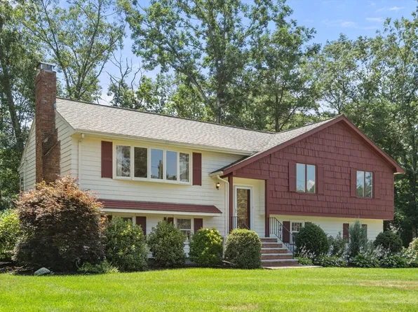 101 Green St, Medfield, MA 02052
