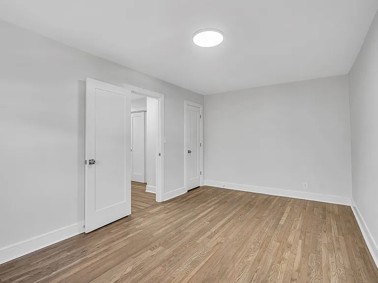 Palisades Manor Apartments — Photo 8