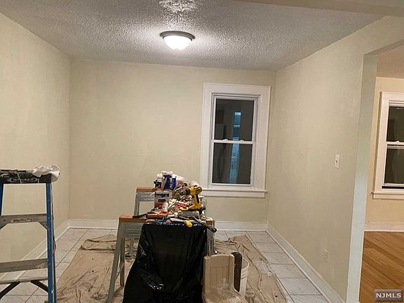 4th image of 325 Park Ave
