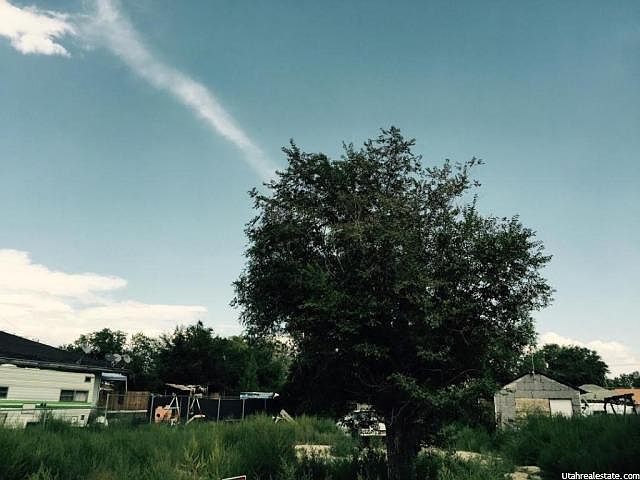 2nd image of 653 Elm Ave