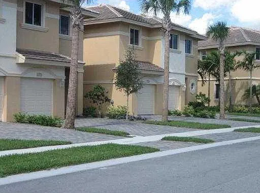 4331 Berkshire Wharf Dr — Photo 2