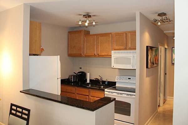 2nd image of 1419 N State Pkwy APT 302