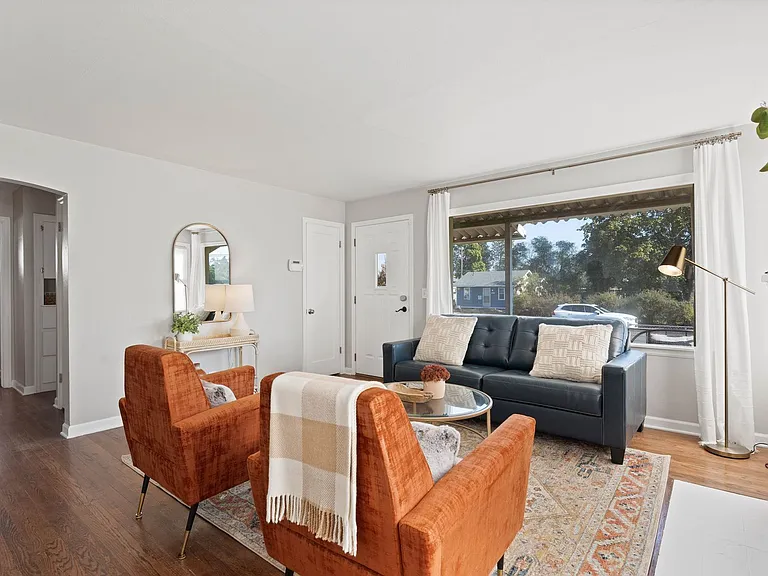 4207 N Normandie St — Photo 16
