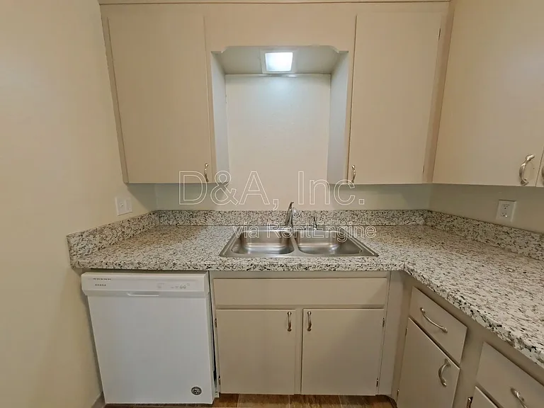 1909 Main St #D — Photo 5