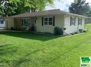 721 S Kiel St, Holstein, IA 51025