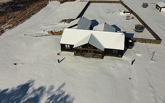 5th image of 585 Smith Rd