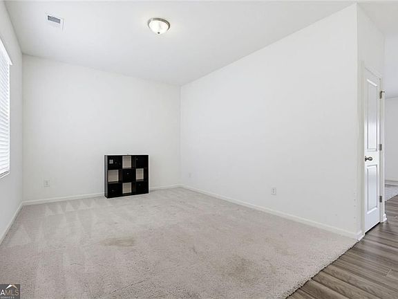 5th image of 611 Revenna Way NW