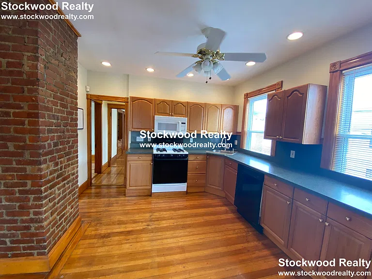 16 Crescent Ave #3 — Photo 1