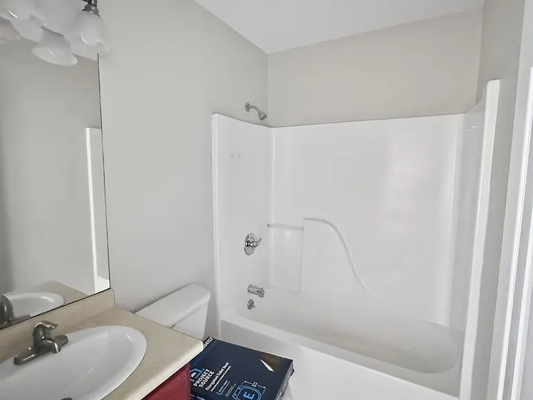 12 E Beaver Ln — Photo 7