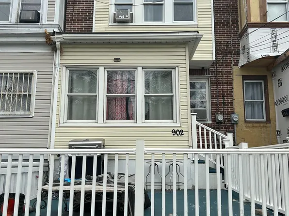 902 N 19th St, Camden, NJ 08105