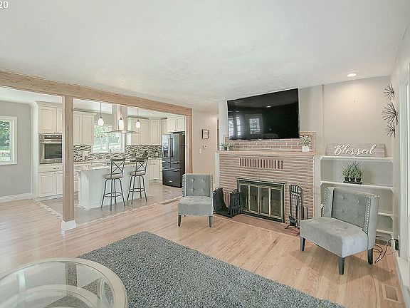 4th image of 1822 Alma Dr