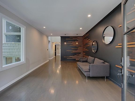 3rd image of 305 River Knoll Dr