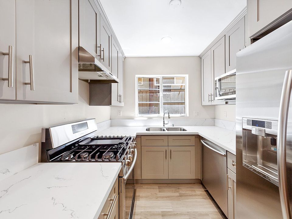 1st image of 8202 De Longpre Ave