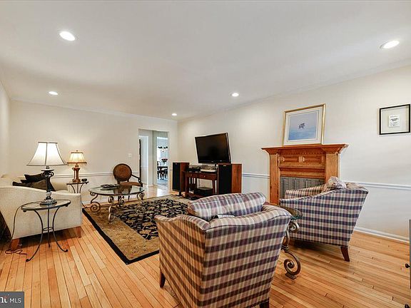 4th image of 9742 Duffer Way