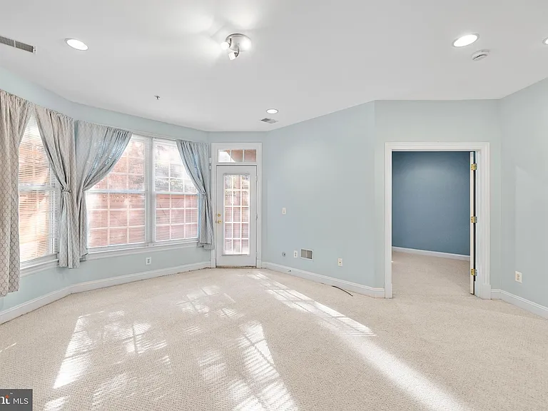 5237 Bessley Pl — Photo 9