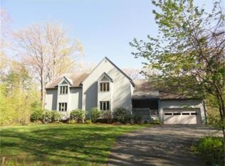 127 High Point Dr, Amherst, MA 01002