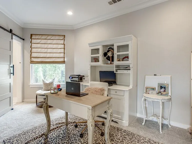 3931 Wycliff Ave — Photo 12