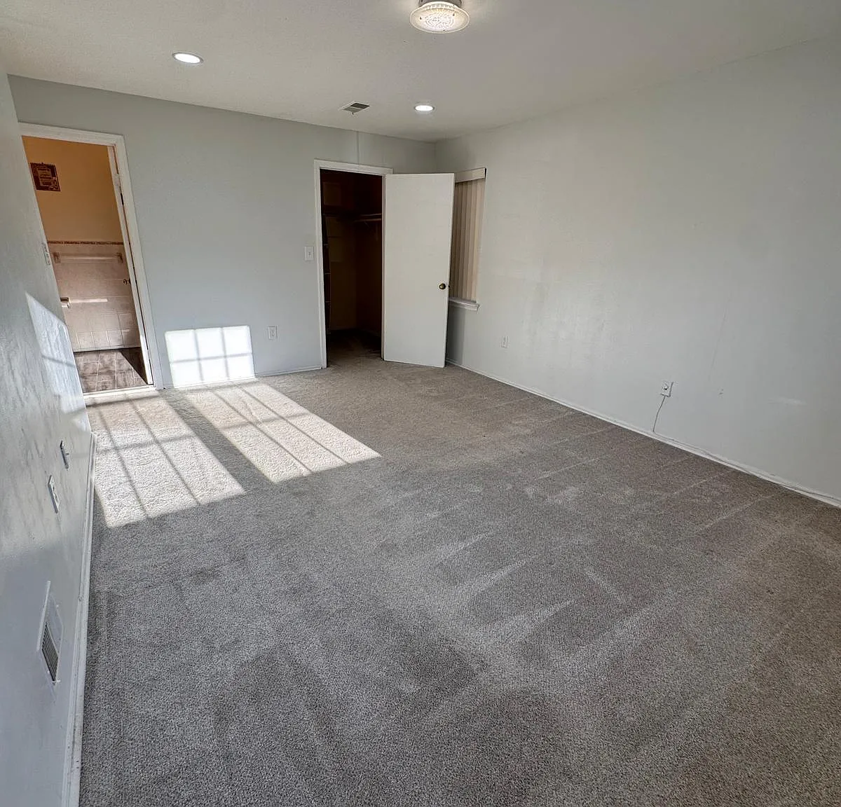 2 bed, $2,600 — Photo 1