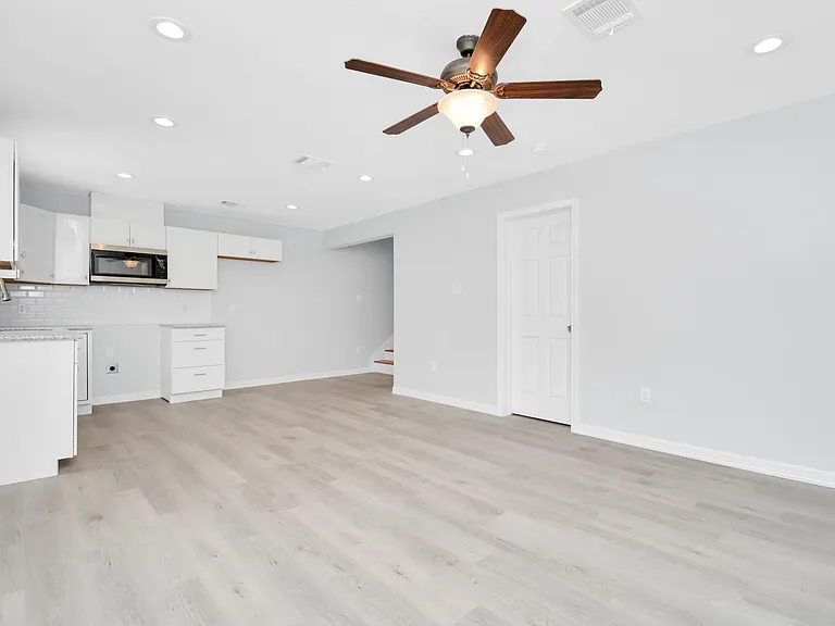 8595 Parkway Dr #B — Photo 3