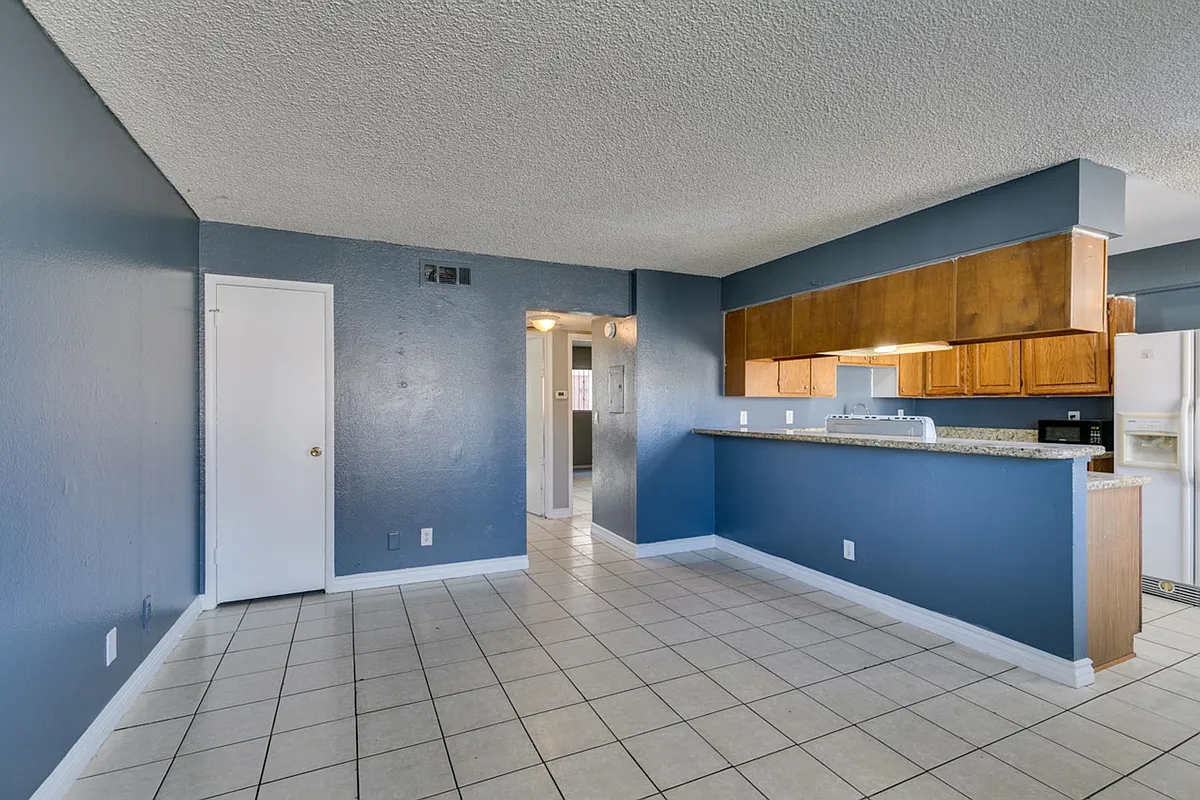 Building Photo - 1641 N Lamont St #C