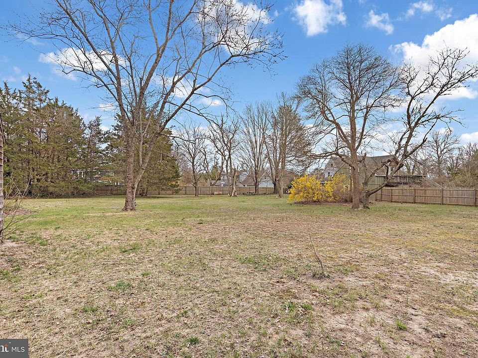1st image of 56 Littleworth Rd
