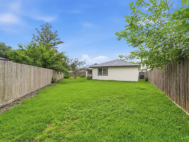 9607 Kemp Forest Dr — Photo 25