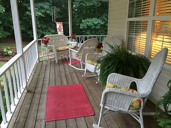 3rd image of 355 Woodhill Dr